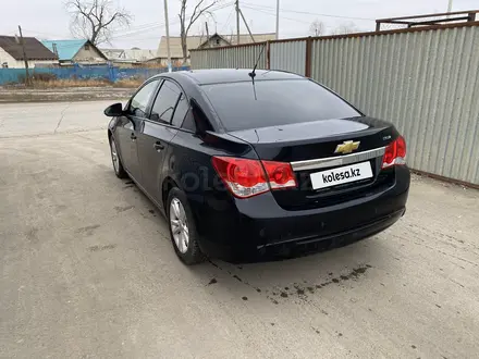 Chevrolet Cruze 2014 года за 2 800 000 тг. в Атырау – фото 3