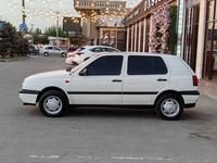 Volkswagen Golf 1994 годаүшін2 100 000 тг. в Тараз