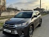 Toyota Highlander 2018 годаfor17 200 000 тг. в Актау