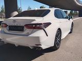 Toyota Camry 2022 годаүшін11 000 000 тг. в Астана – фото 4