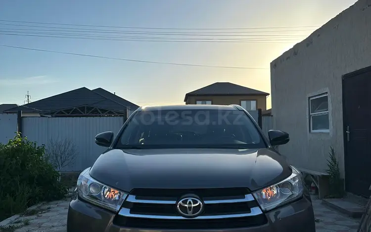 Toyota Highlander 2016 годаfor16 500 000 тг. в Атырау