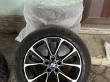 Оригинальные диски от BMW X5 с шинами. за 250 000 тг. в Алматы