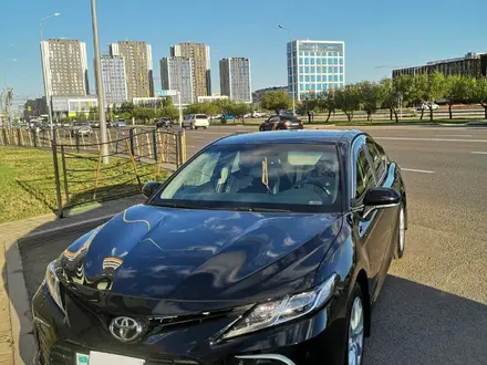 Toyota Camry 2021 года за 18 500 000 тг. в Астана