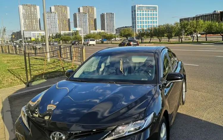 Toyota Camry 2021 года за 18 500 000 тг. в Астана