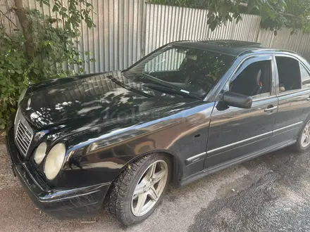 Mercedes-Benz E 320 1997 года за 2 500 000 тг. в Аягоз – фото 4