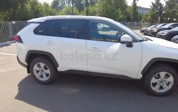 Toyota RAV4 2022 года за 17 000 000 тг. в Атырау