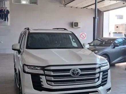 Toyota Land Cruiser 2023 года за 58 000 000 тг. в Шымкент