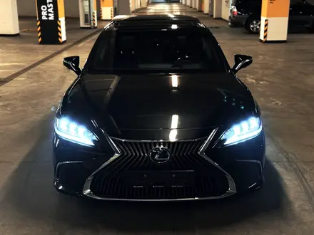 Lexus ES 350 2021 года за 26 500 000 тг. в Алматы