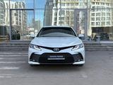 Toyota Camry Prestige 2023 года за 15 650 000 тг. в Астана – фото 5