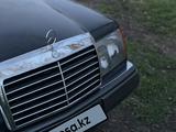 Mercedes-Benz E 220 1993 года за 2 000 000 тг. в Караганда – фото 4