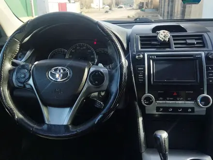 Toyota Camry 2014 года за 9 100 000 тг. в Караганда – фото 2