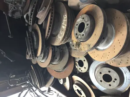 Тормозные диски на Mercedes за 9 999 тг. в Алматы