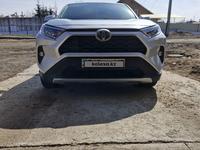 Toyota RAV4 2021 года за 16 000 000 тг. в Петропавловск