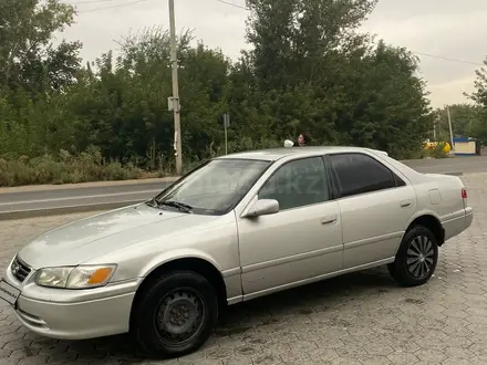 Toyota Camry 2000 года за 3 500 000 тг. в Семей – фото 7