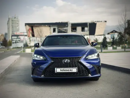 Lexus ES 300h 2023 года за 28 200 000 тг. в Алматы – фото 17