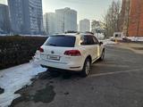 Volkswagen Touareg 2011 года за 12 000 000 тг. в Алматы – фото 2