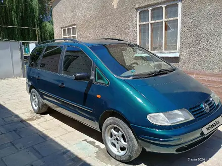 Volkswagen Sharan 1997 года за 2 300 000 тг. в Тараз – фото 2