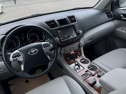 Toyota Highlander 2012 года за 10 000 000 тг. в Актобе – фото 15