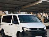 Volkswagen Caravelle 2018 года за 11 000 000 тг. в Уральск – фото 2