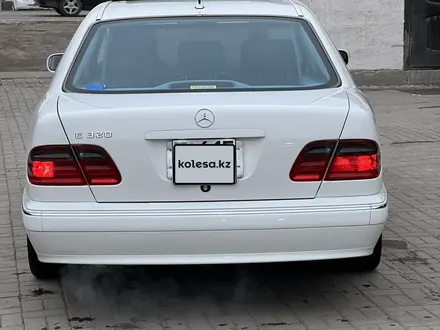 Mercedes-Benz E 320 2000 года за 7 800 000 тг. в Алматы – фото 10