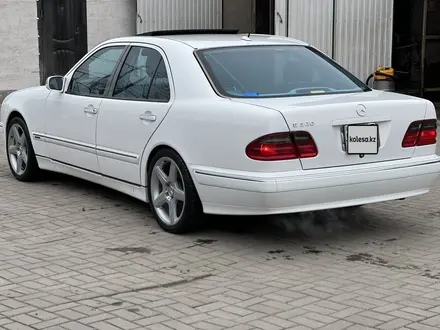 Mercedes-Benz E 320 2000 года за 7 800 000 тг. в Алматы – фото 5