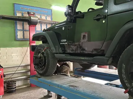 Jeep Wrangler 2014 года за 6 800 000 тг. в Актобе – фото 2