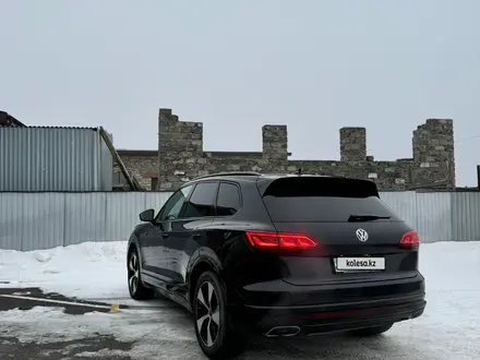 Volkswagen Touareg 2018 года за 28 000 000 тг. в Костанай – фото 4