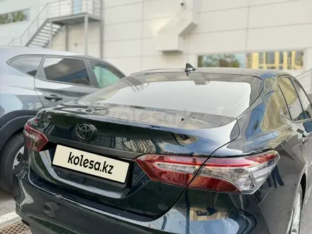 Toyota Camry 2018 года за 15 400 000 тг. в Алматы – фото 5