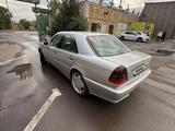 Mercedes-Benz C 180 1998 года за 2 600 000 тг. в Караганда – фото 4