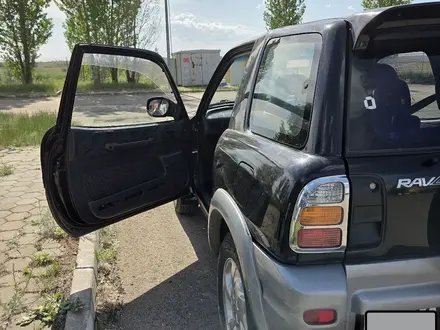 Toyota RAV4 1998 года за 3 000 000 тг. в Астана – фото 2