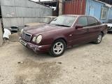 Mercedes-Benz E 200 1996 года за 900 000 тг. в Тараз – фото 2