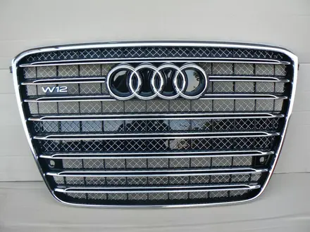 AUDI A8 D4 W12 РЕШЕТКА ЦЕНТРАЛЬНАЯ за 170 000 тг. в Алматы