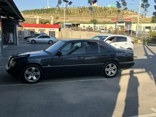 Mercedes-Benz E 320