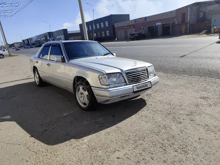 Mercedes-Benz E 200 1993 года за 1 600 000 тг. в Жезказган – фото 2