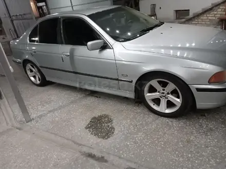 BMW 528 1997 года за 3 200 000 тг. в Шымкент – фото 2