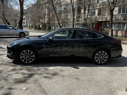 Hyundai Sonata 2022 года за 13 500 000 тг. в Алматы – фото 3