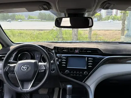 Toyota Camry 2017 года за 11 600 000 тг. в Астана – фото 13