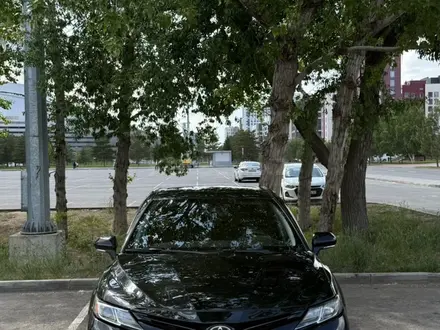 Toyota Camry 2017 года за 11 600 000 тг. в Астана – фото 2