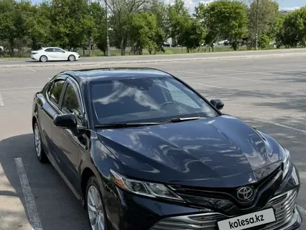Toyota Camry 2017 года за 11 600 000 тг. в Астана – фото 3