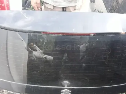Крышка багажника Сузуки СХ4 за 85 000 тг. в Костанай – фото 2