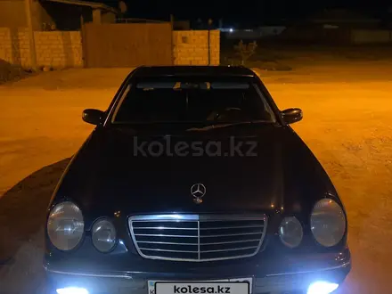 Mercedes-Benz E 320 2000 года за 4 200 000 тг. в Актау – фото 2