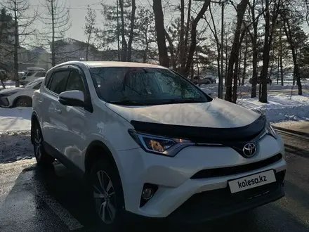 Toyota RAV4 2016 года за 10 500 000 тг. в Алматы – фото 2