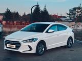 Hyundai Elantra 2018 годаfor7 900 000 тг. в Алматы – фото 4