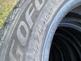 Пара зимние шины 225/50/17 225/50R17 Goform.for40 000 тг. в Алматы – фото 4