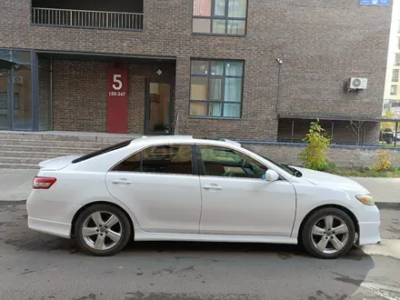 Toyota Camry 2011 года за 7 900 000 тг. в Астана – фото 2