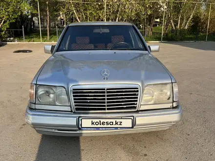 Mercedes-Benz E 280 1993 года за 1 900 000 тг. в Алматы