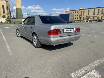 Mercedes-Benz E 230 1997 года за 2 700 000 тг. в Семей – фото 3