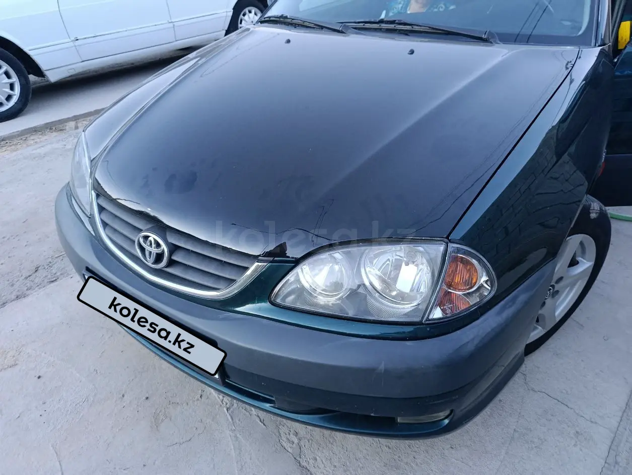 Toyota Avensis, 2000