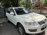 Volkswagen Touareg 2007 года за 5 700 000 тг. в Алматы – фото 2