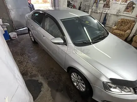 Volkswagen Passat 2011 года за 3 800 000 тг. в Павлодар – фото 2